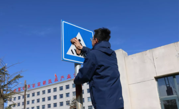 文明创建我先行 ——星空入口（中国）官方网站
团委开展环境卫生整治志愿活动(图3)